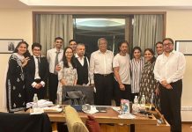 Shahrukh Khan With Legal Team